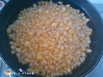 玉米粒炒肉丁的做法步骤3