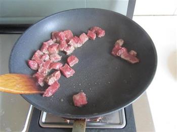 彩椒菱角牛肉粒的做法步骤4