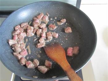 彩椒菱角牛肉粒的做法步骤5