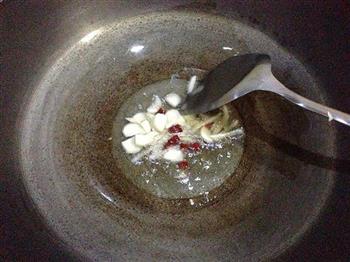 洋葱青椒炒花蛤的做法步骤3