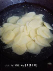 酸辣土豆片的做法步骤1