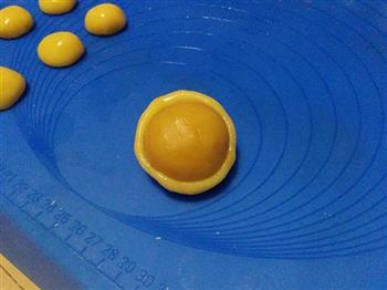 广式莲蓉蛋黄月饼的做法步骤14