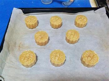 广式莲蓉蛋黄月饼的做法步骤18