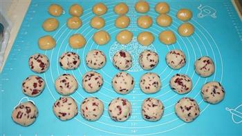 广式白豆沙蔓越莓月饼的做法步骤7