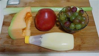 缤纷水果蔬菜沙拉的做法步骤1