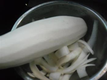 白萝卜脊骨汤的做法图解5