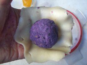 紫薯蛋黄酥的做法图解6