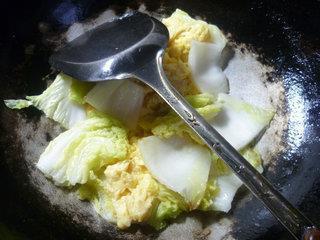 鸡蛋炒白菜的做法步骤9