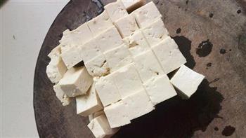 脂渣炖白菜豆腐的做法图解2