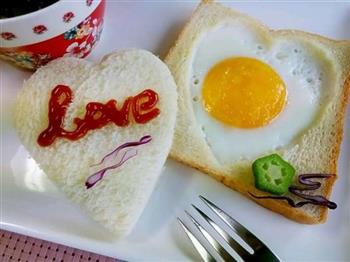 吐司煎蛋--用食物表达爱的做法步骤9
