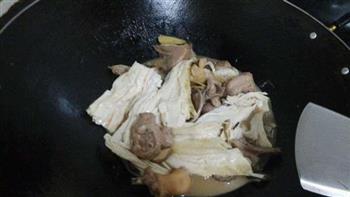 腐竹香菇焖鸭的做法步骤7
