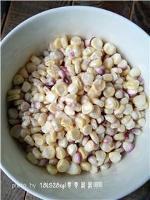 双椒玉米粒的做法步骤1