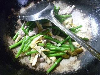 瘦肉丝羊尾笋炒带豆的做法步骤12
