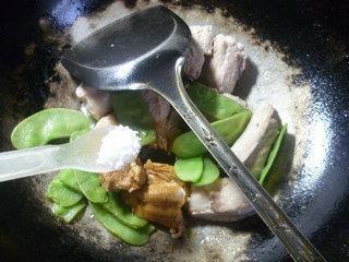 扁豆炒排骨的做法步骤8