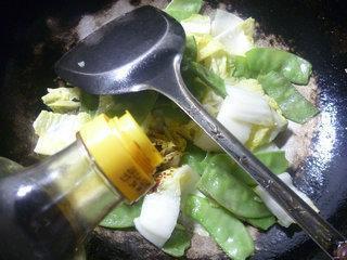 扁豆炒白菜芯的做法步骤8