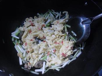 海蛎韭黄炒鸡蛋的做法步骤7
