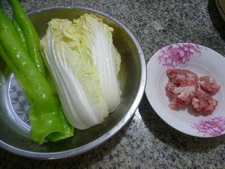 肉末青椒炒白菜的做法步骤1