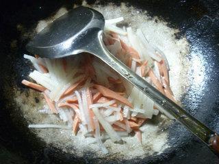 火腿肠炒萝卜丝的做法图解10