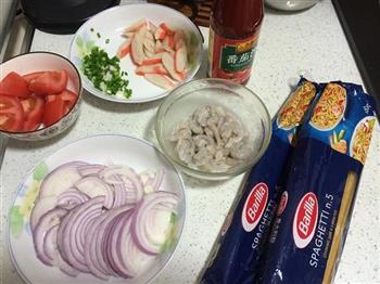 海鲜茄汁意面的做法步骤1