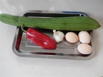 丝瓜皮炒鸡蛋的做法步骤1
