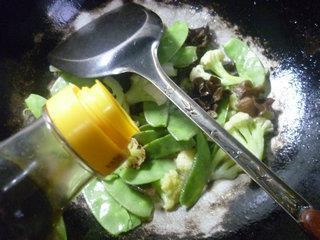 黑木耳扁豆炒花菜的做法步骤6