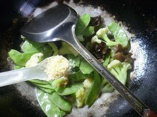 黑木耳扁豆炒花菜的做法步骤8