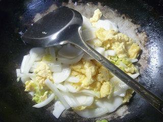 鸡蛋白菜炒年糕的做法步骤9