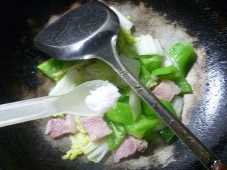 咸肉青椒炒白菜的做法步骤8