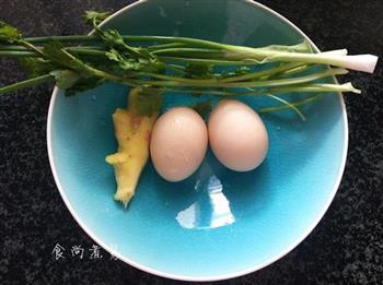 鲫鱼鸡蛋汤的做法图解2