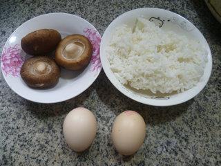 鸡蛋香菇炒饭的做法步骤1