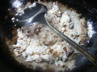 鸡蛋香菇炒饭的做法步骤6