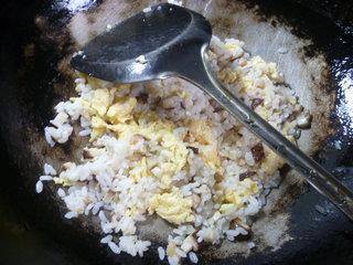 鸡蛋香菇炒饭的做法步骤7