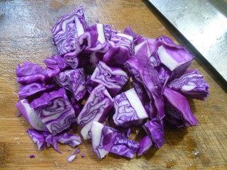 青椒炒紫甘蓝的做法步骤3