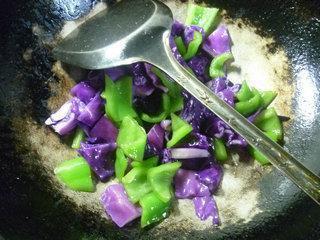 青椒炒紫甘蓝的做法步骤8