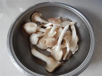 凤尾菇骨汤的做法步骤6