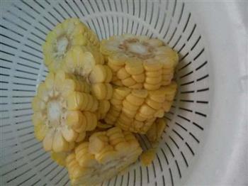 港式干贝玉米排骨汤的做法步骤2