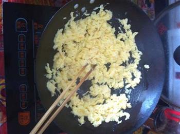 虾皮韭菜鸡蛋饺子的做法步骤3