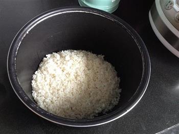香菇鸡米煲仔饭的做法步骤7