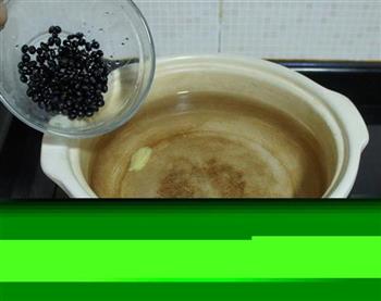 黑豆莲藕排骨汤的做法步骤3