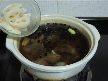 黑豆莲藕排骨汤的做法步骤5