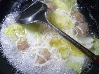 牛肉丸白菜汤面的做法步骤5