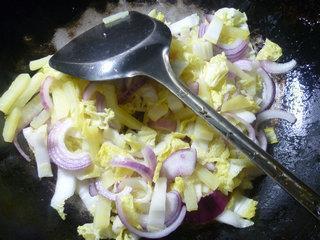 紫洋葱土豆炒白菜芯的做法步骤8