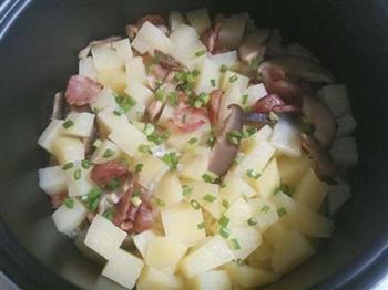 土豆腊肠焖饭的做法步骤5
