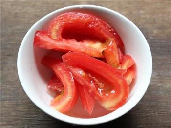 番茄肉片猪肝汤的做法图解1