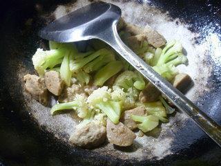 牛筋丸炒花菜的做法步骤10