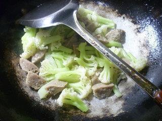 牛筋丸炒花菜的做法步骤6