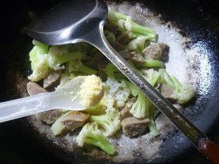 牛筋丸炒花菜的做法步骤9