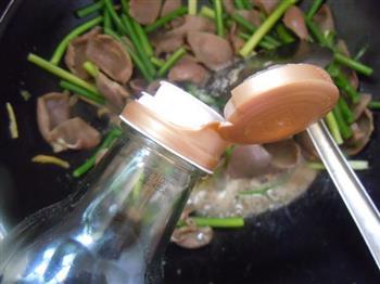 小炒蒜苔鸭胗的做法步骤9