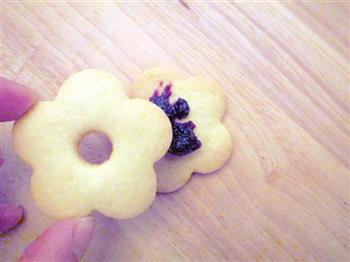 蓝莓酱花朵夹心甜饼干的做法步骤7