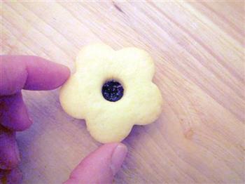 蓝莓酱花朵夹心甜饼干的做法步骤8
